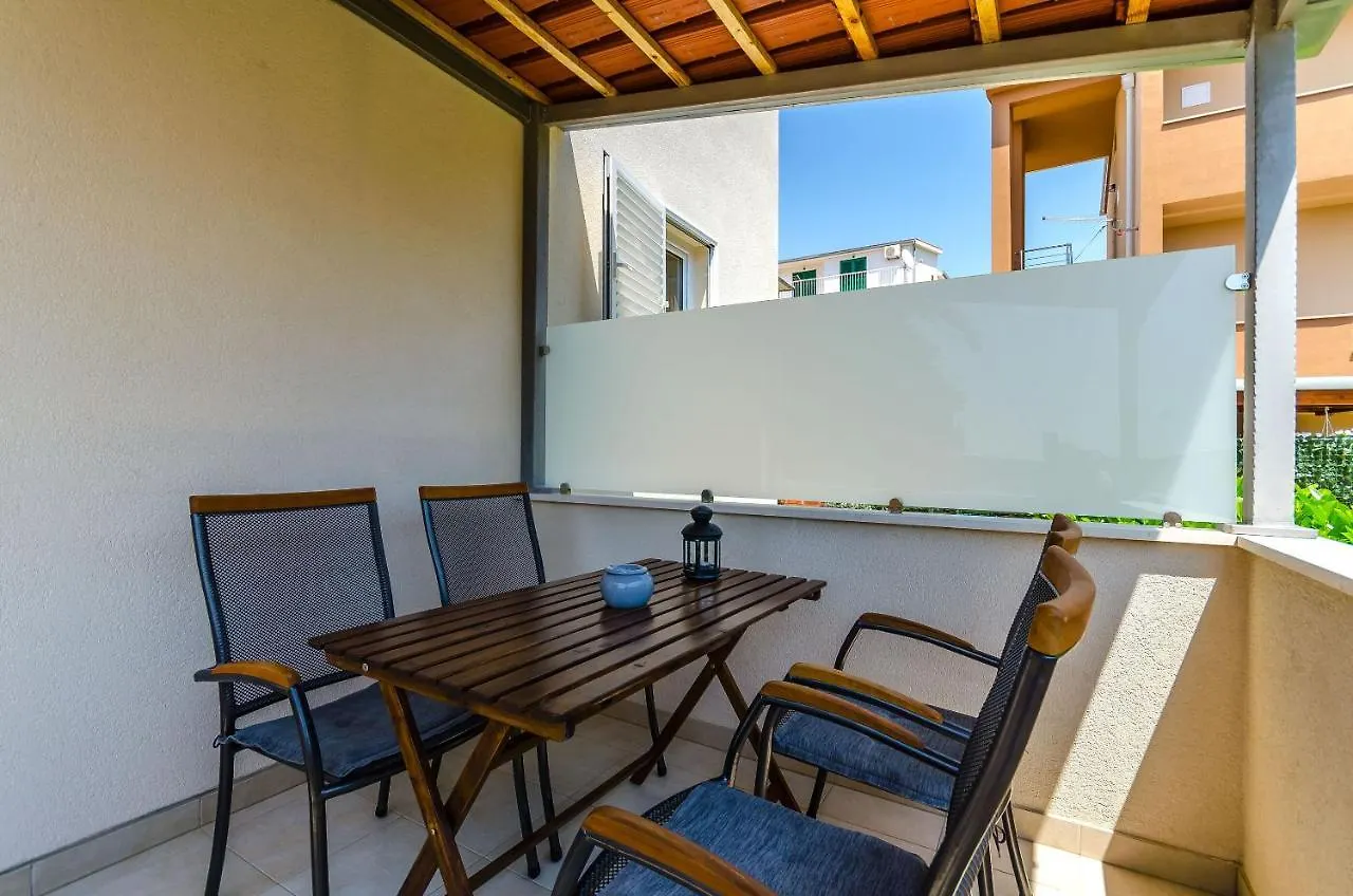 Apartments And Room Maestral