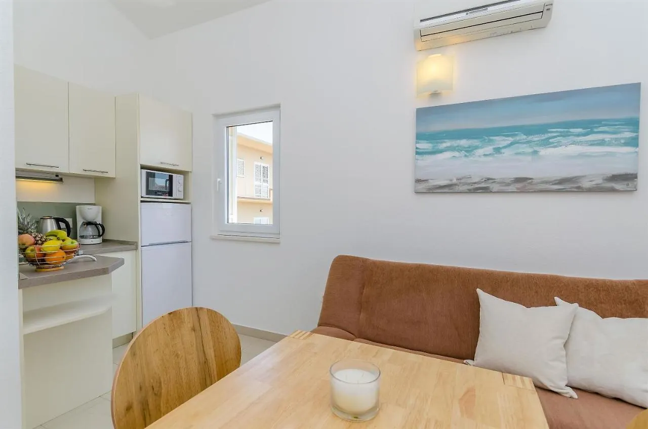 Apartments And Room Maestral