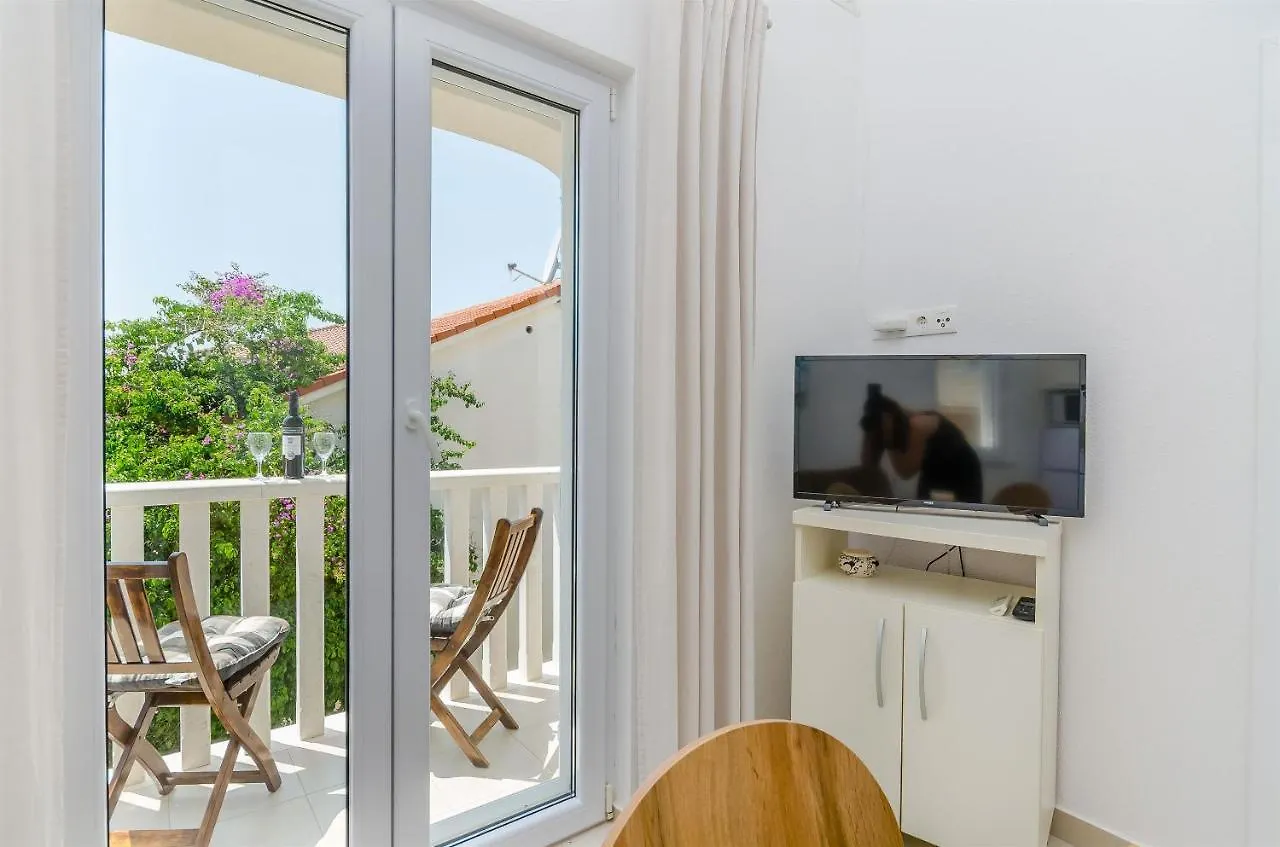Apartments And Room Maestral