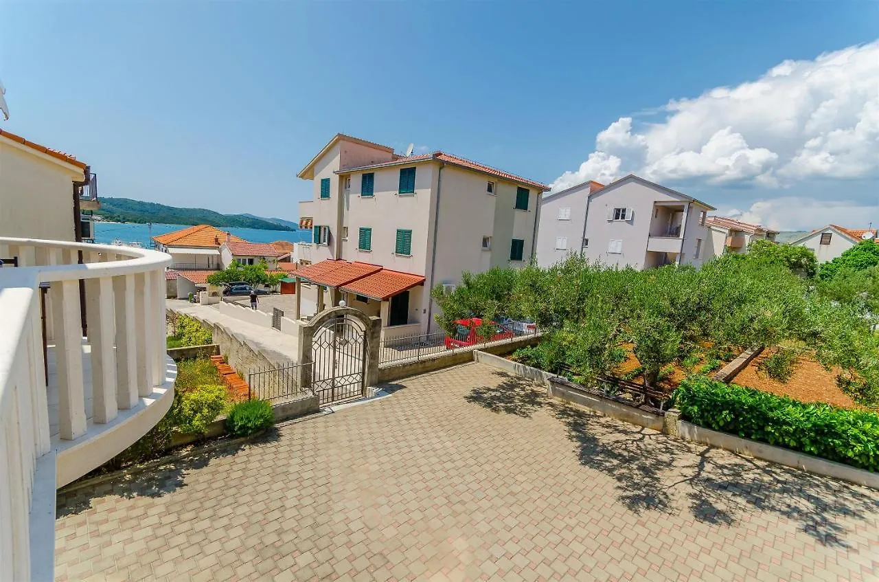 Apartments And Room Maestral Croatia