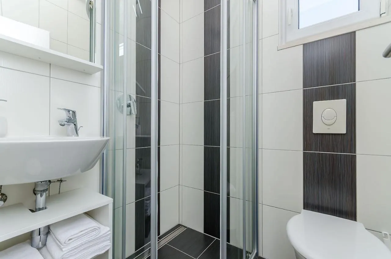 Apartments And Room Maestral Croatia