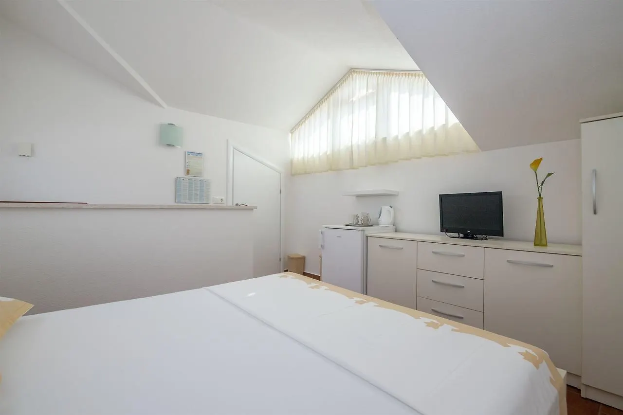 Apartments And Room Maestral 0*, Trogir