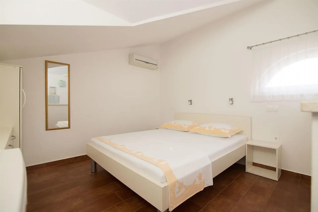 Apartments And Room Maestral  Trogir
