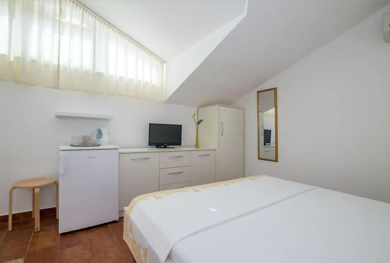 Apartments And Room Maestral